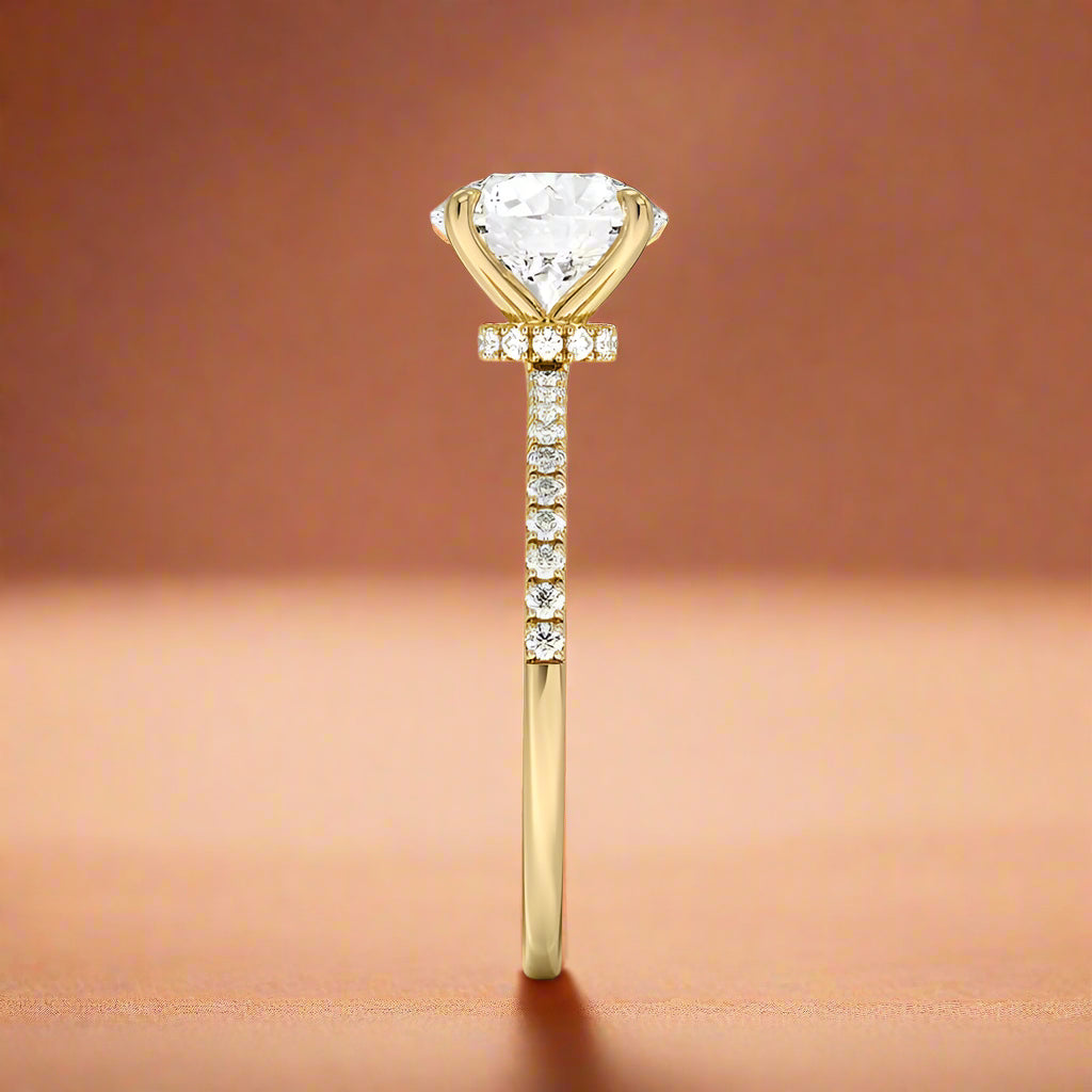 La Luna - Round Cut Moissanite Engagement Ring